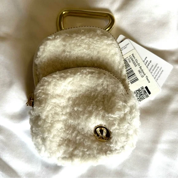 Lululemon Nano Clip-On Backpack Ivory Fleece - Picture 3 of 8